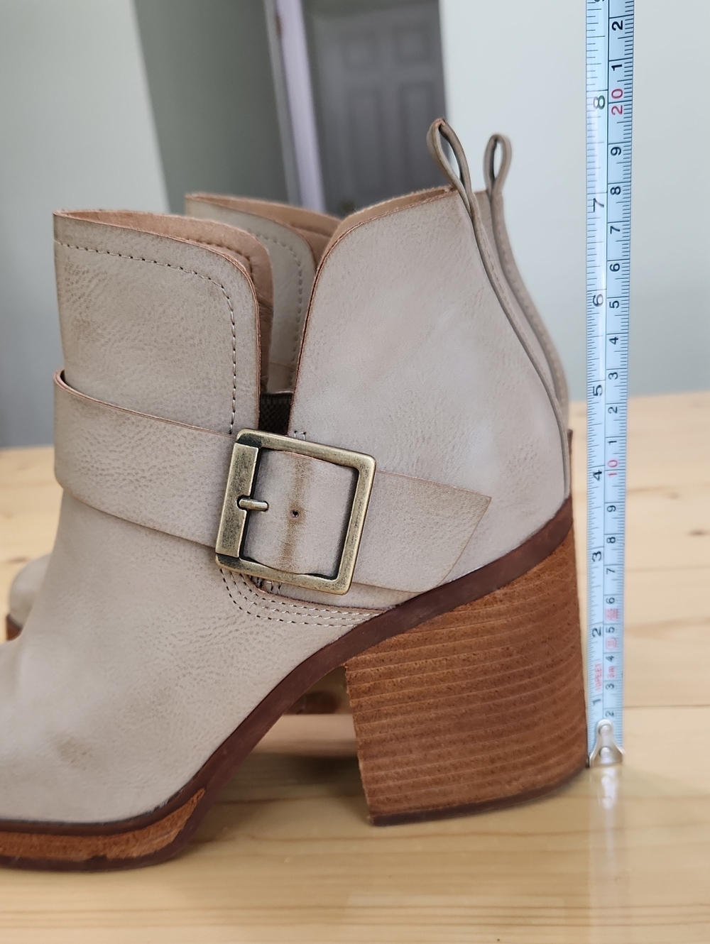 Korks Kari Block Heel Ankle Booties Cream Taupe Buckle Square Toe Size 9.5 - Picture 15 of 17